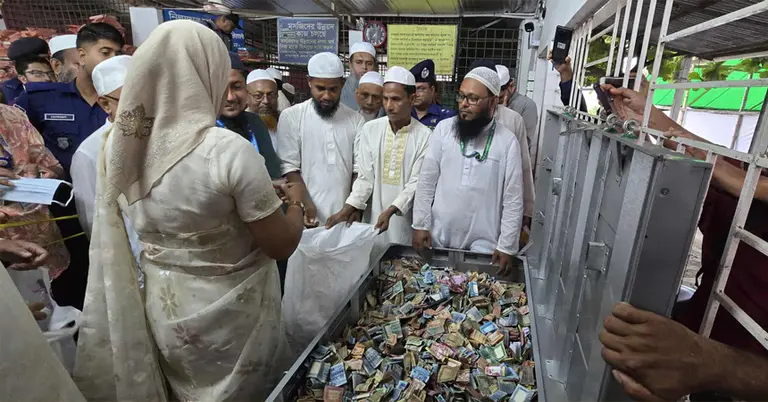জেলা প্রশাসকের উপস্থিতিতে খোলা হয় দানবাক্স